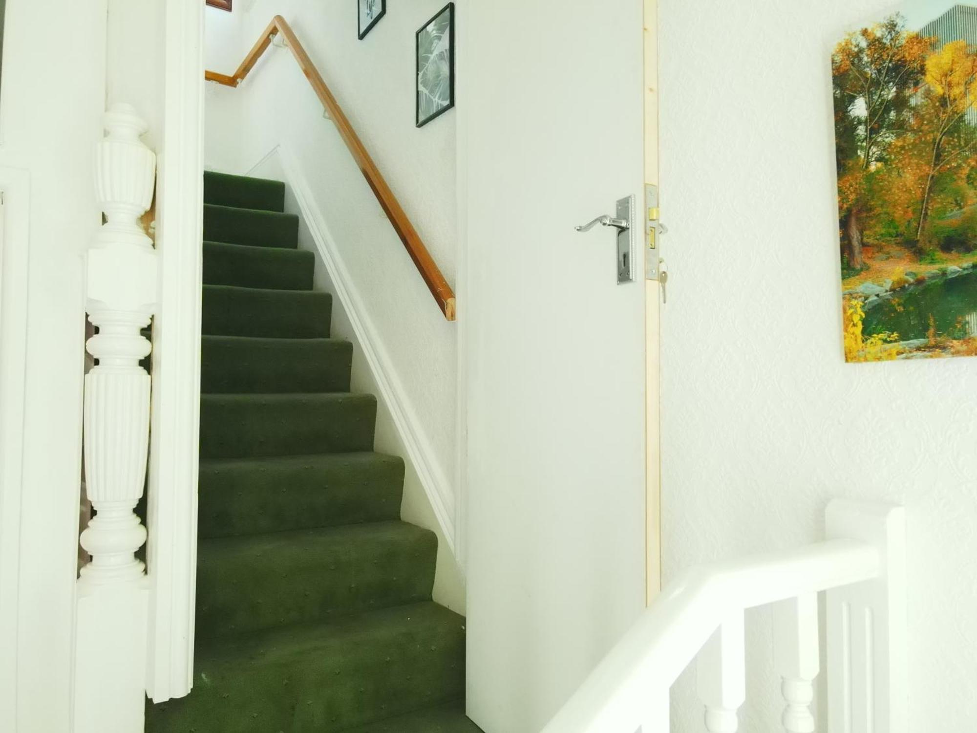 Service Accommodation 2 Bed Room Apartment In Newport South Wales Near Celtic Manor Icc Wales Exterior photo