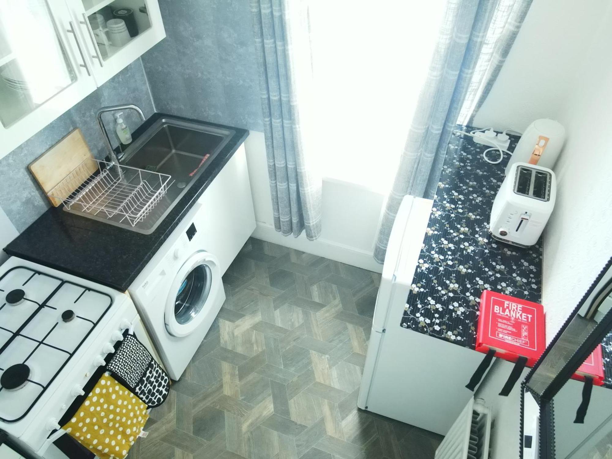Service Accommodation 2 Bed Room Apartment In Newport South Wales Near Celtic Manor Icc Wales Exterior photo