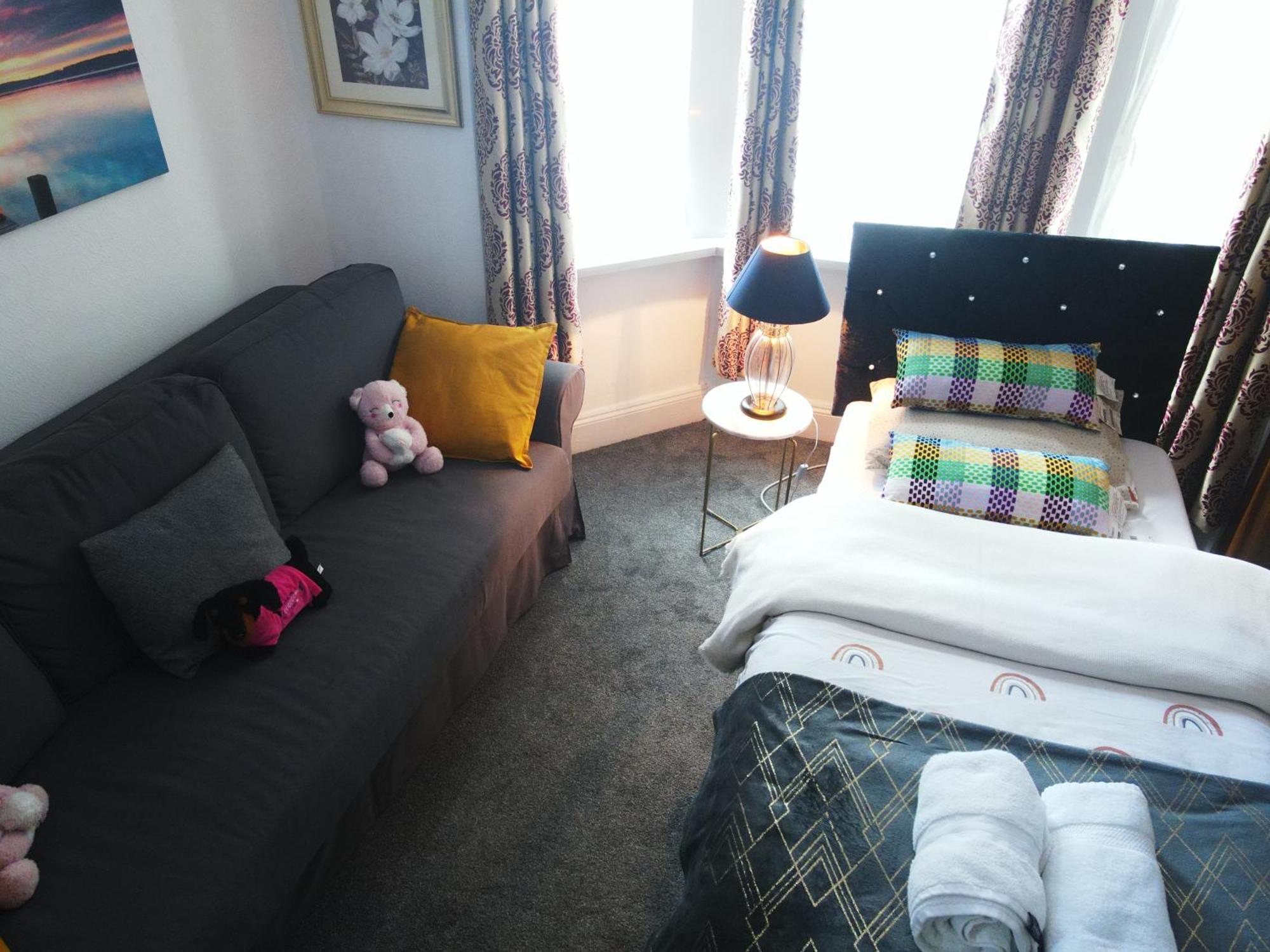 Service Accommodation 2 Bed Room Apartment In Newport South Wales Near Celtic Manor Icc Wales Exterior photo