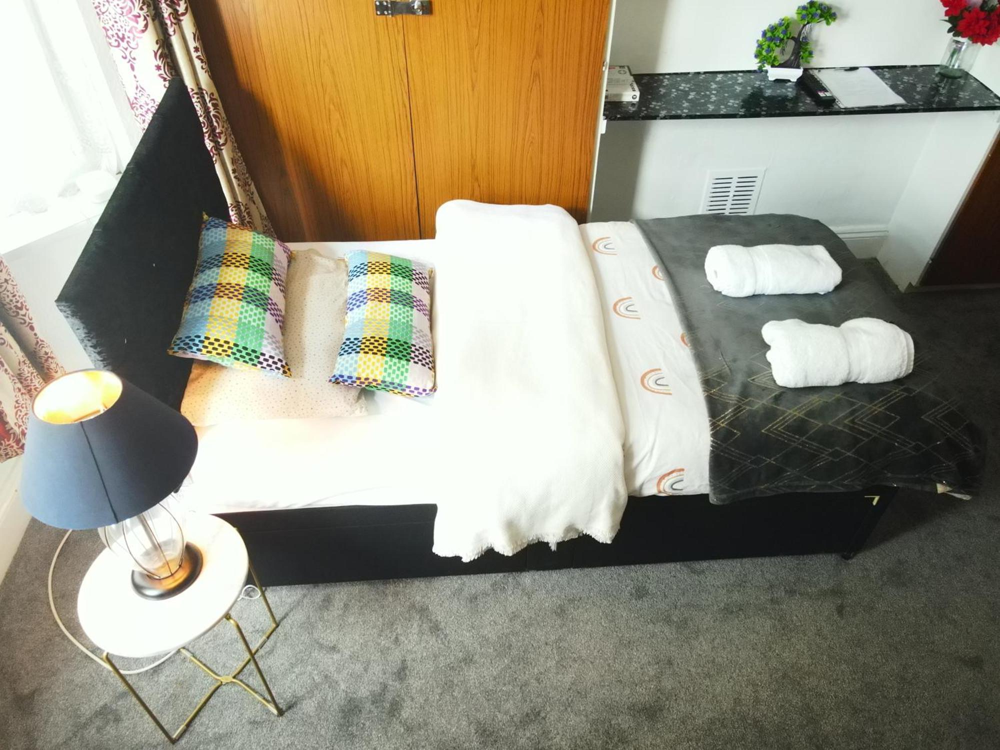 Service Accommodation 2 Bed Room Apartment In Newport South Wales Near Celtic Manor Icc Wales Exterior photo