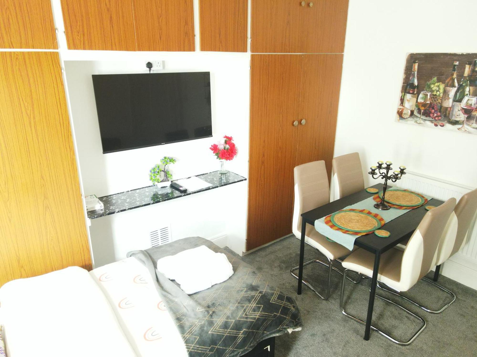 Service Accommodation 2 Bed Room Apartment In Newport South Wales Near Celtic Manor Icc Wales Exterior photo