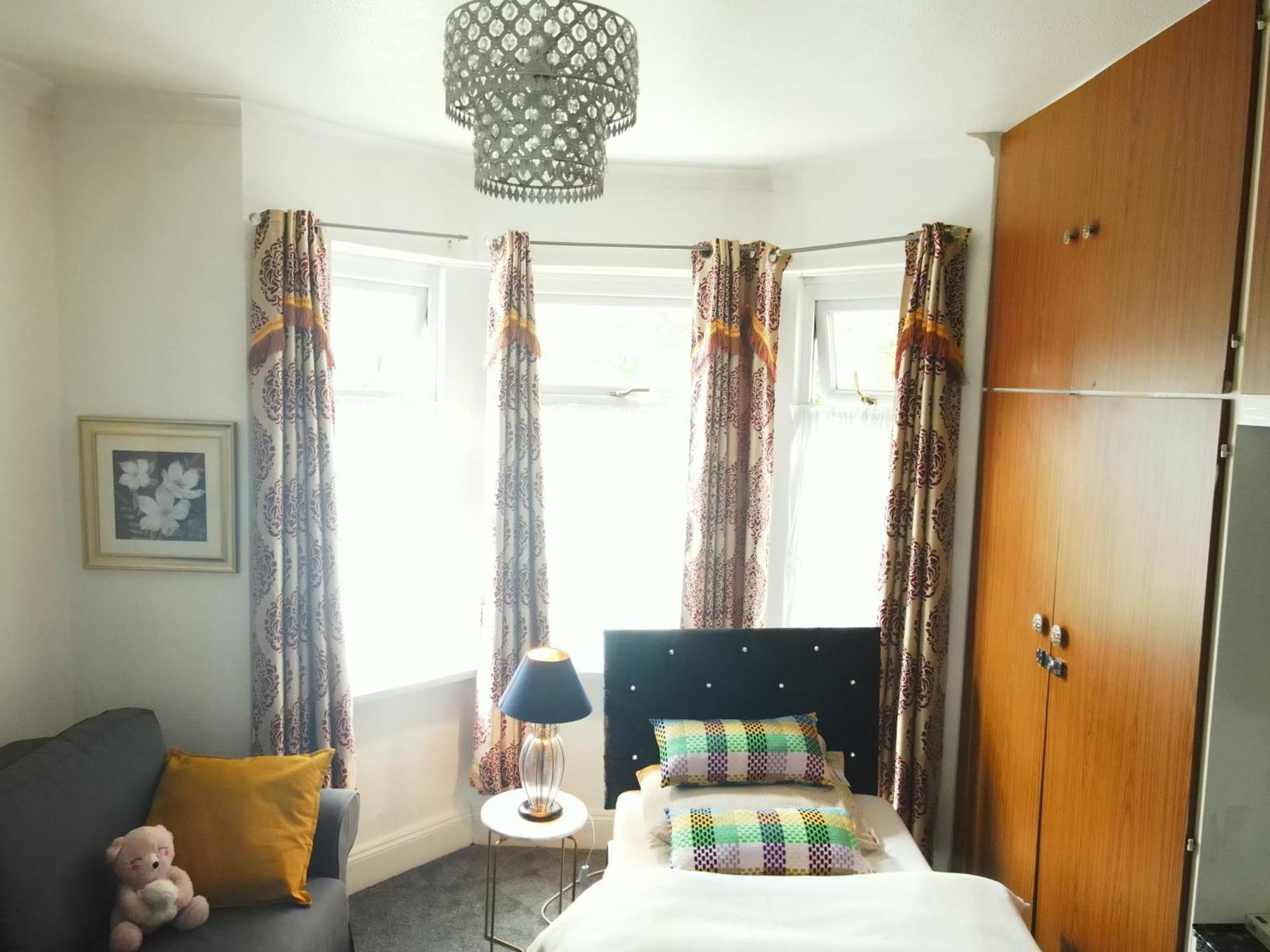 Service Accommodation 2 Bed Room Apartment In Newport South Wales Near Celtic Manor Icc Wales Exterior photo